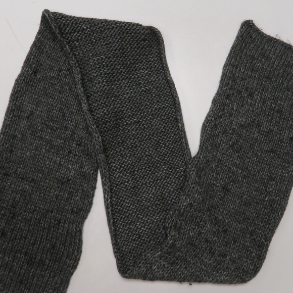 Tommy Hilfiger Knit Scarf 10" x 72" Winter Gray - Picture 1 of 4